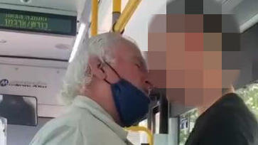 נהג אוטובוס מאיים על נוסע: תיעוד מקו 11 של אגד