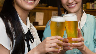 אילוס אילוסטרציה יפן יפנים אלכוהול