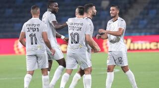 שחקני הפועל חדרה חוגגים