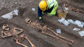 שרידי נזירים אגוסטיניים באתר הקבורה בקיימברידג'