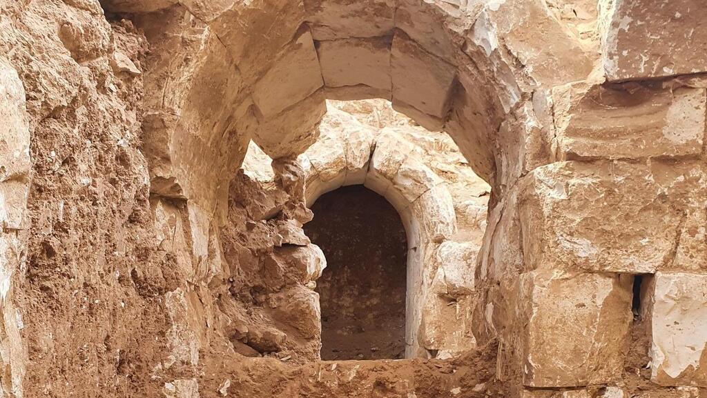 הקמרונות שנחשפו במעבה האדמה