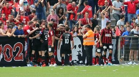 שחקני הפועל רובי שפירא חוגגים