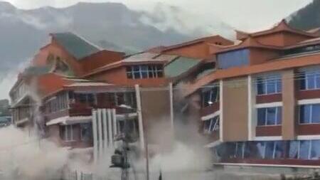 פקיסטן מלון יוקרה קורס ב שיטפונות גשמי מונסון