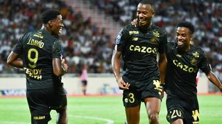 שחקני ליל חוגגים