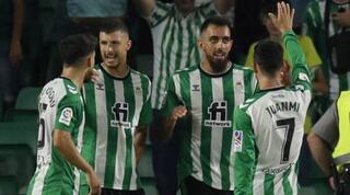 שחקני בטיס חוגגים עם בורחה איגלסיאס