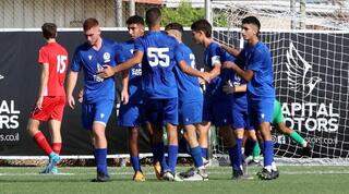 שחקני מכבי פתח תקווה חוגגים