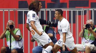 אלכסיס סאנצ'ס חוגג עם מתיאו גונדוזי