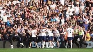 שחקני טוטנהאם חוגגים