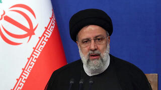 נשיא איראן איברהים ראיסי מסיבת עיתונאים שנה לכהונתו הסכם הגרעין 