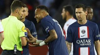 מסי וניימאר עם השופט