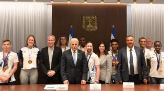 רה"מ יאיר לפיד, שר התרבות חילי טרופר והספורטאים