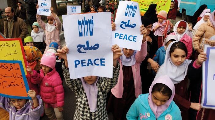 Jewish girls demonstrate for peace in Tehran 