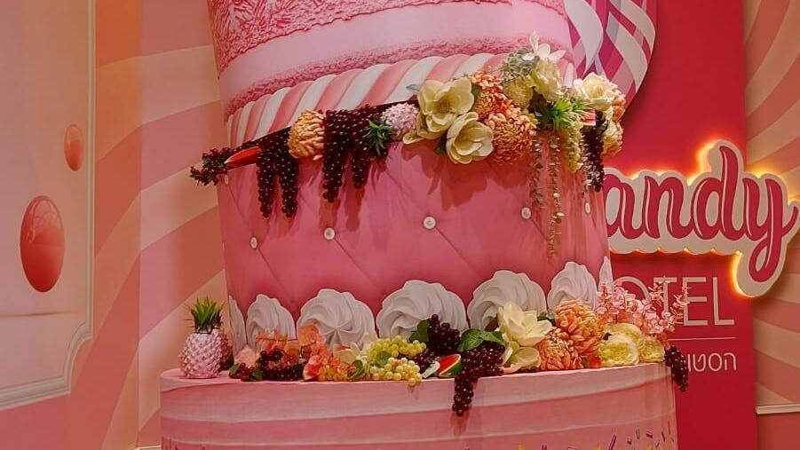 Экспонат на интерактивной выставке Candy Hotel 