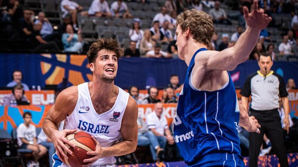 Дени Авдия в атаке (Фото: FIBA ) דני אבדיה
