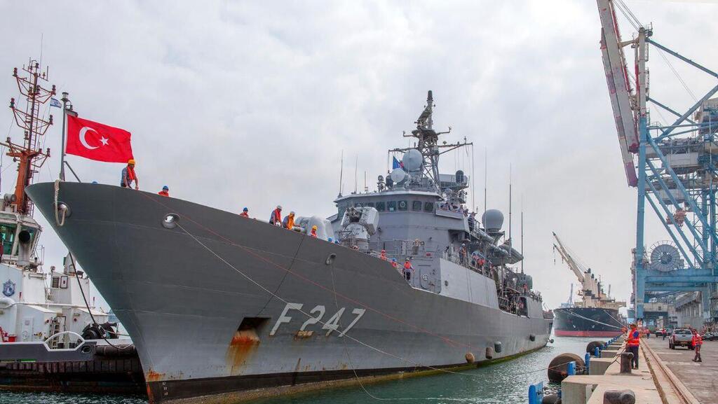 ספינת חיל הים הטורקי בנמל חיפה