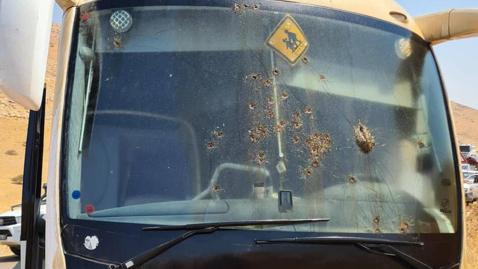 תיעוד מזירת פיגוע הירי על האוטובוס בבקעת הירדן