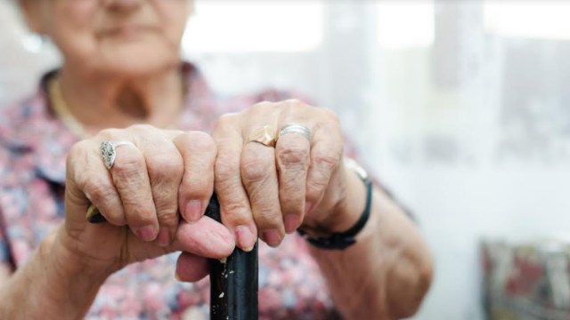 Выдавал себя за техника и грабил пожилых женщин.