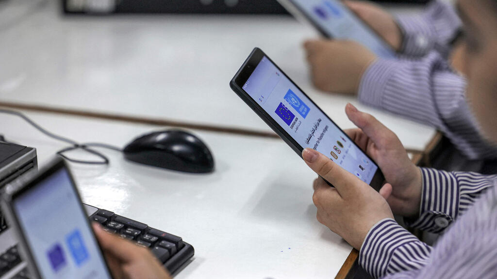 Tablets in school (Photo: AFP) Gaza Tablets