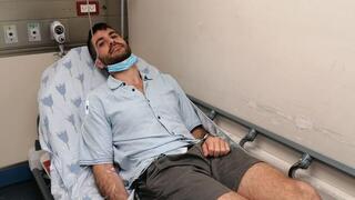 ד"ר אילן זינגר בבית החולים לאחר שחש ברע בעקבות שביתת הרעב 