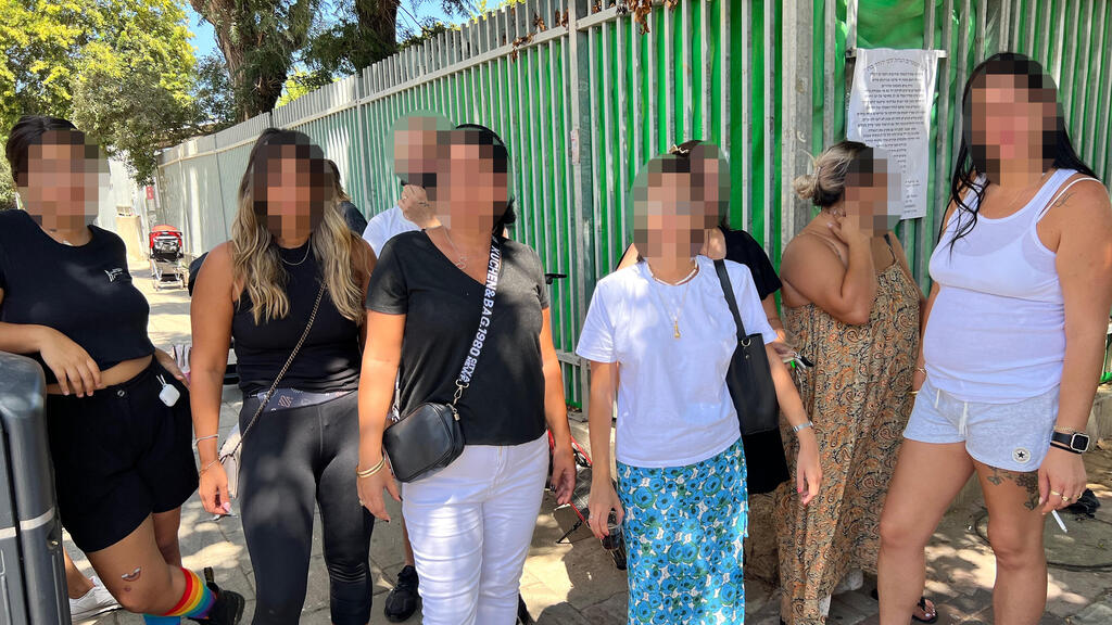 ההורים מחוץ לגן