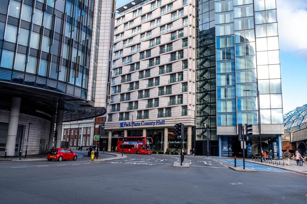 Отель Park Plaza County Hall в Лондоне (Фото: Richard M Lee, shutterstock) Отель Park Plaza County Hall в Лондоне