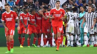 שחקני בנפיקה ליסבון חוגגים