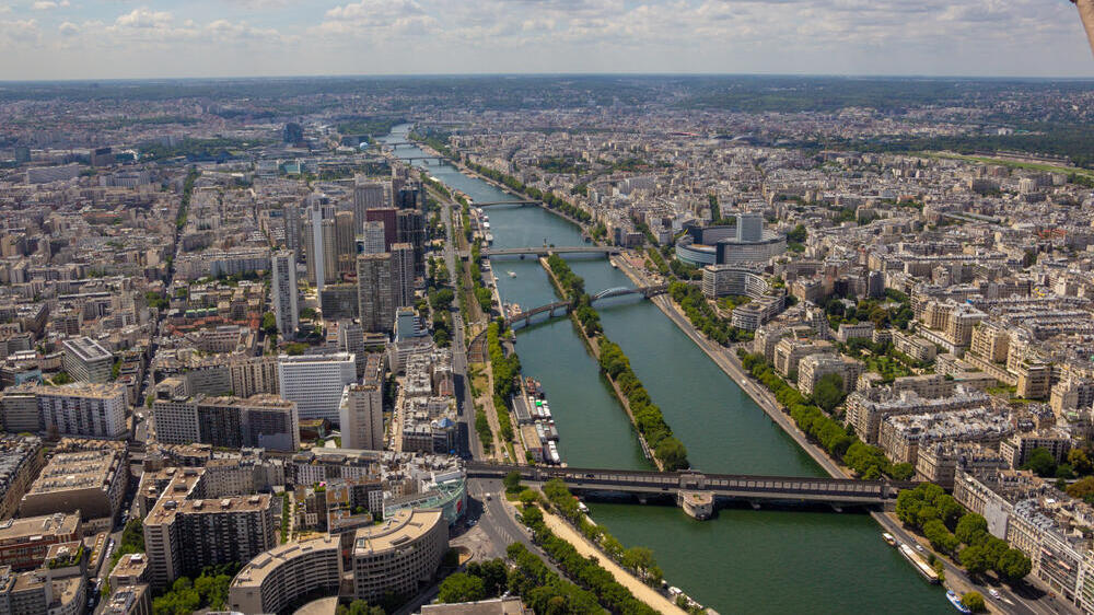 פריז: שני מיליון איש בצפיפות משולשת מבתל אביב, ללא מגדלים