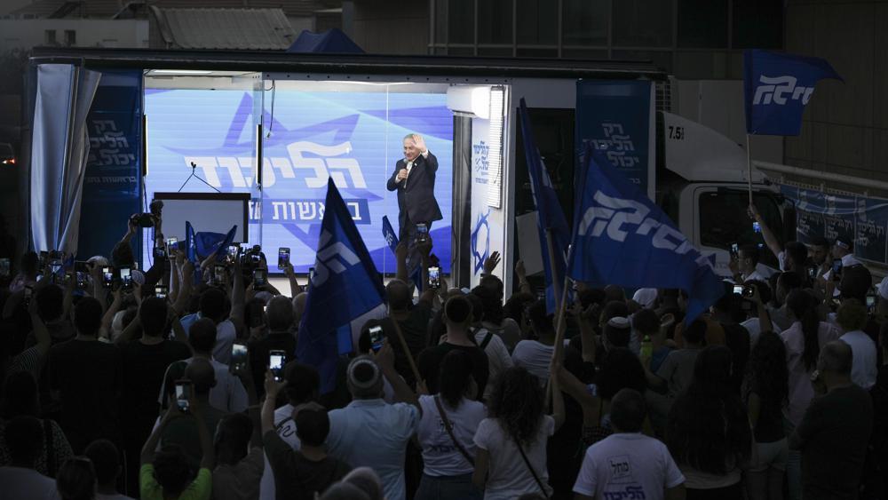 Former Prime Minister Benjamin Netanyahu delivers an election campaign speech 