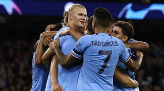 שחקני מנצ'סטר סיטי חוגגים