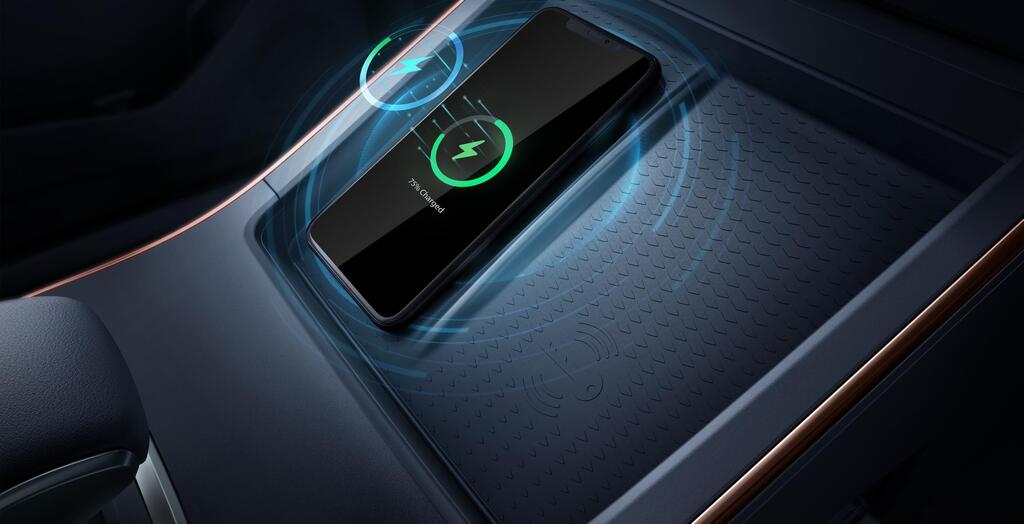 Встроенная беспроводная зарядка для смартфона 