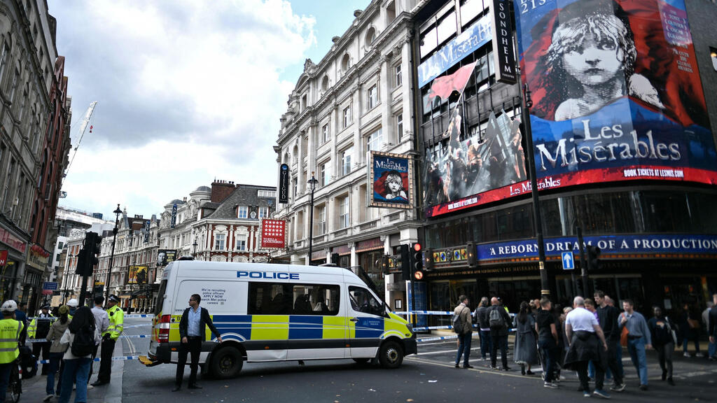 Полицейский патруль в Лондоне (Фото: AFP) אבטחה בלונדון