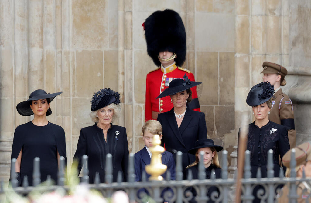 לוויה המלכה אליזבת