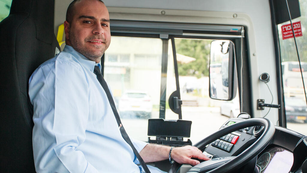 Водители автобусной компании "Метрополин" довольны зарплатой и условиями труда (Фото: Илан Басор) Водители автобусной компании "Метрополин" довольны зарплатой и условиями труда