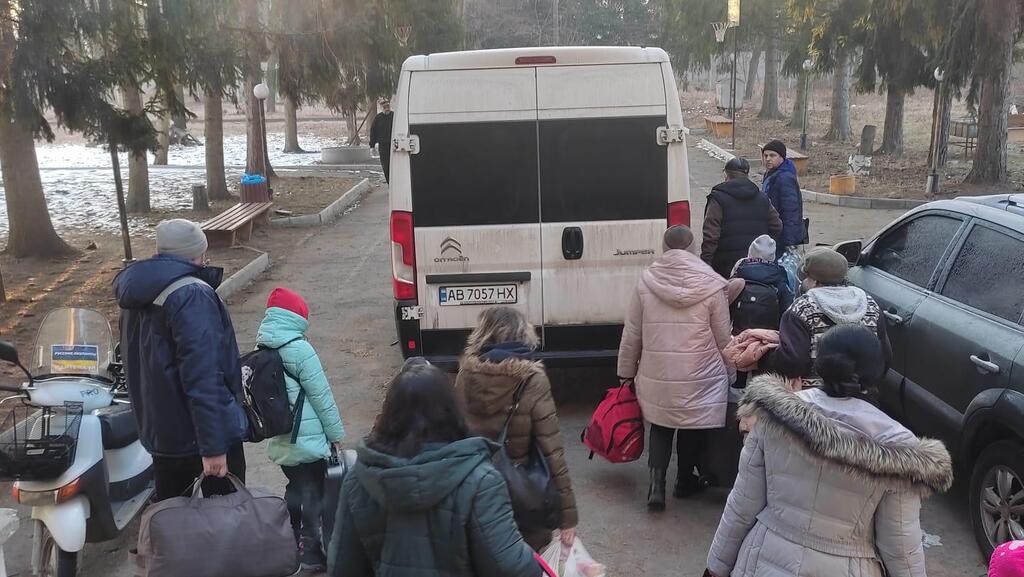 פליטים יהודים עוזבים את ויניצה