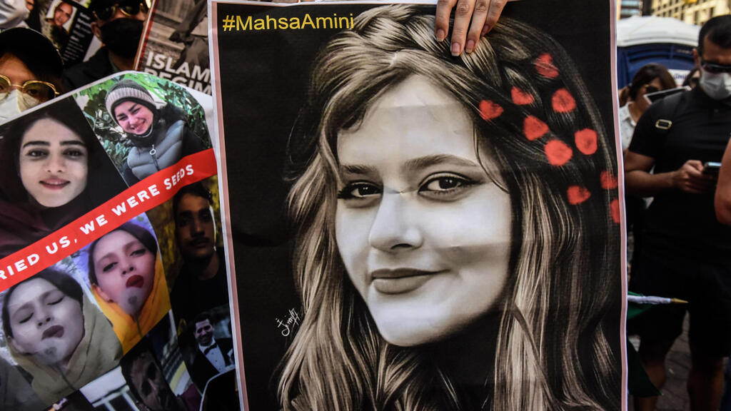 הפגנה ב ניו יורק נגד איראן בעקבות מות הצעירה מהסא אמיני 21 בספטמבר