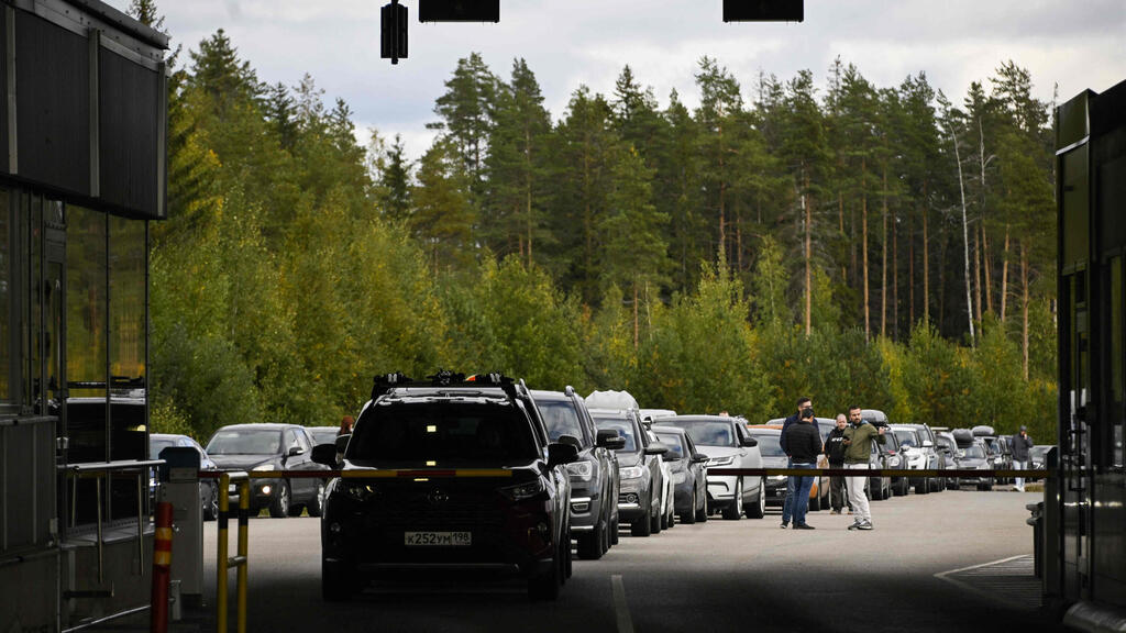 מכוניות ב גבול רוסיה ו פינלנד