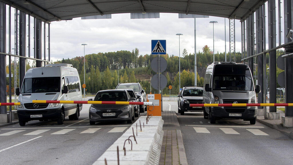 תורי מכוניות בגבול רוסיה-פינלנד