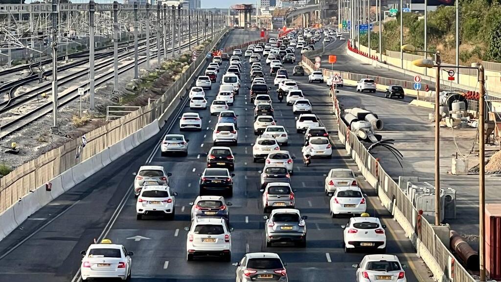 עומס תנועה באיילון בערב חג ראש השנה