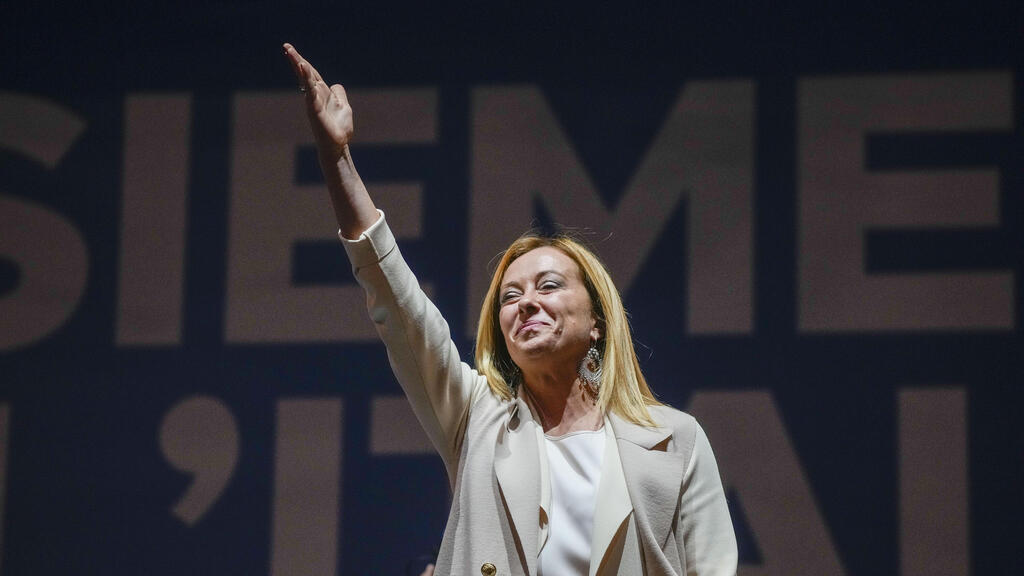 Giorgia Meloni (Photo: AP) ג'ורג'ה מלוני חוגגת את נצחונה ברומא