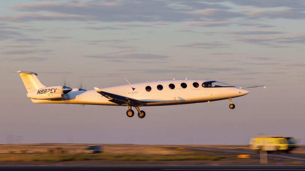 טיסת הבכורה של המטוס חשמלי אליס של חברת EVIATION