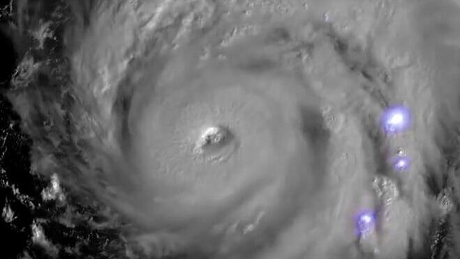 : הוריקן איאן מעל קובה מופע ברקים בדרך ל ארה"ב פלורידה