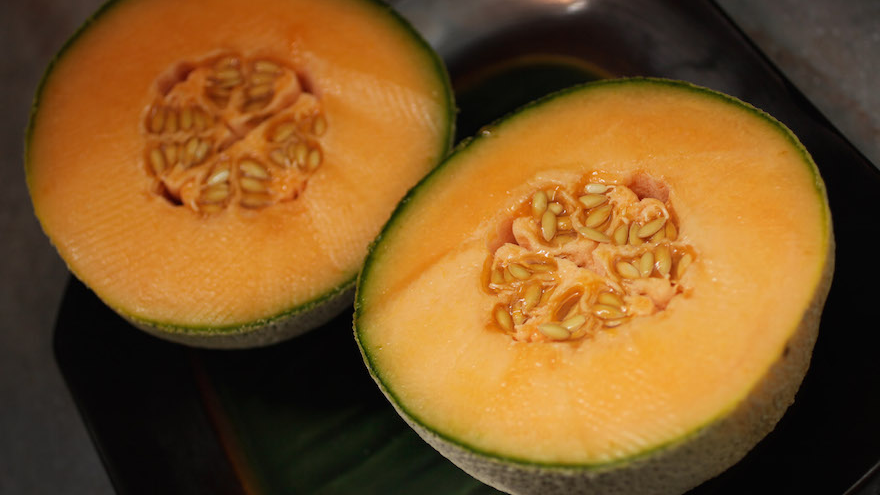 Cantaloupe seeds can be used in pepitada 
