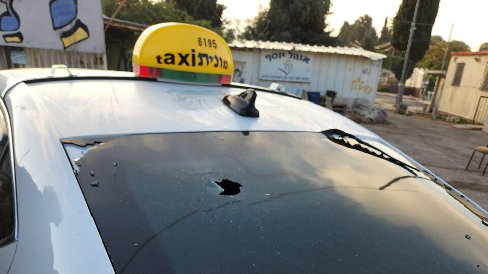 Такси после обстрела (Фото: региональный совет Самарии) המונית שנורתה באירוע