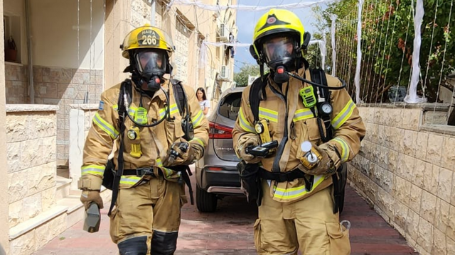Пожарные на месте происшествия в Хайфе 