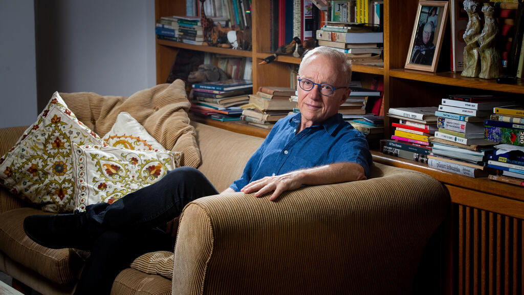 David Grossman at home in Israel (Photo: Alex Kolomoisky) דוד גרוסמן