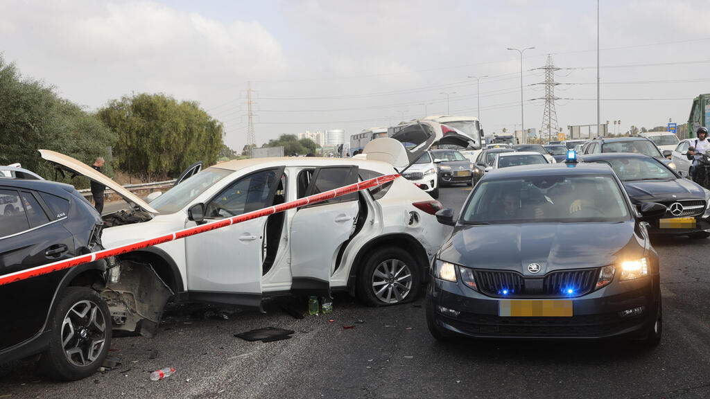 Машина, на которой киллеры скрылись с заправки (Фото: Ярив Кац) אירוע הירי באזור