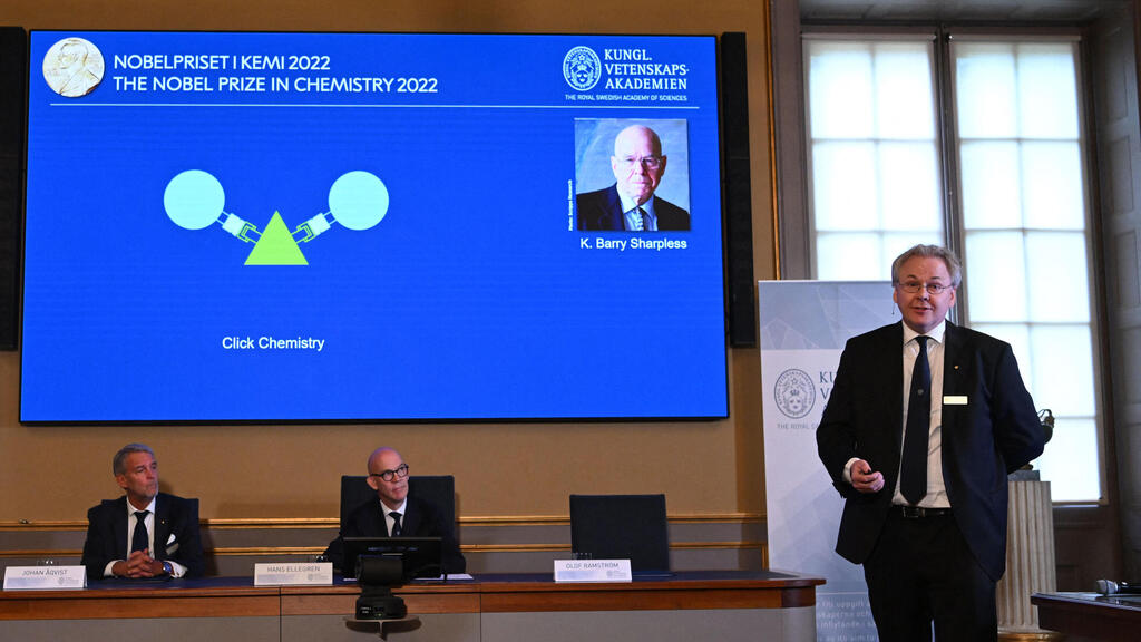 מסיבת עיתונאים חברי ועדה פרס נובל כימיה 2022