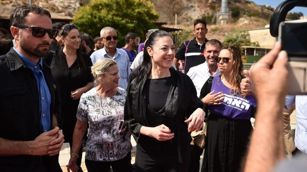 Мейрав Михаэли в Хайфе (Фото: Яэль Амир) מרב מיכאלי בחניכת קו המטרונית החדש בנסיעתו הראשונה בשבת