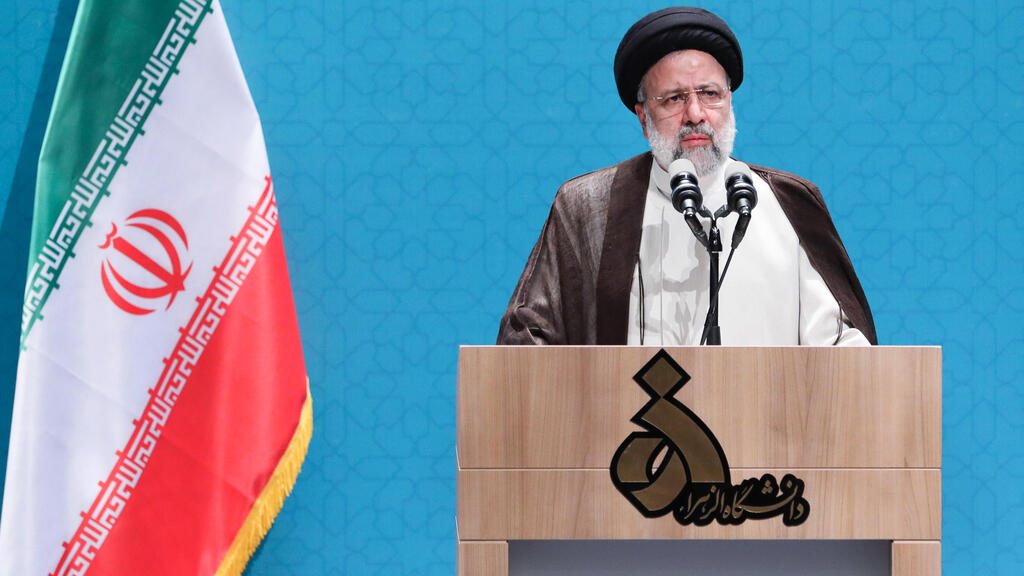 איברהים ראיסי נשיא איראן נואם ב אוניברסיטה לבנות ב טהרן