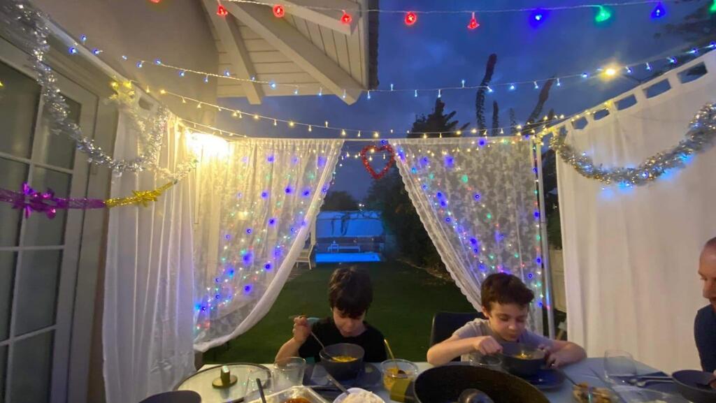 הסוכה האלגנטית של משפחת הוטניק בצורן